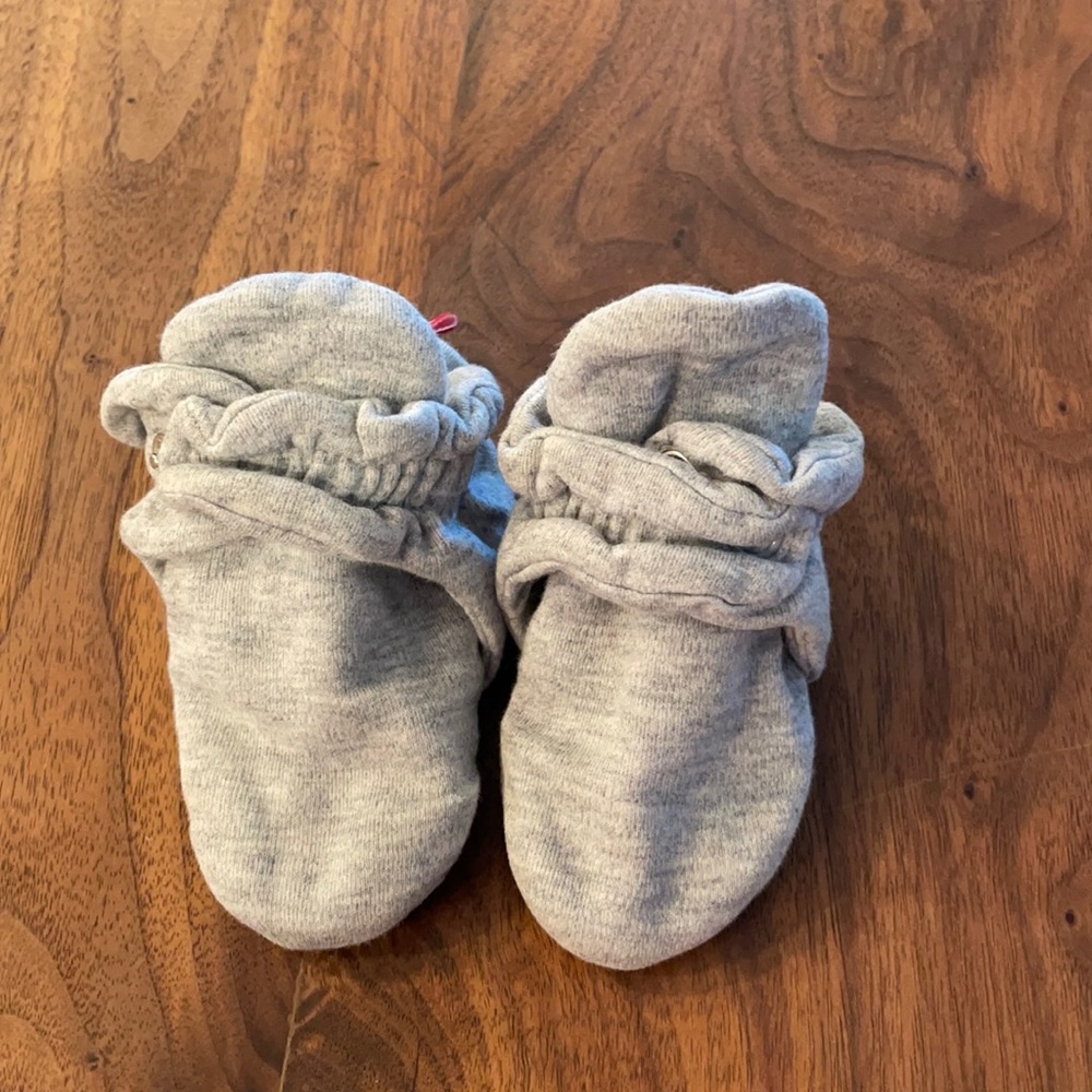 Zutano Gray Booties- 12 mths